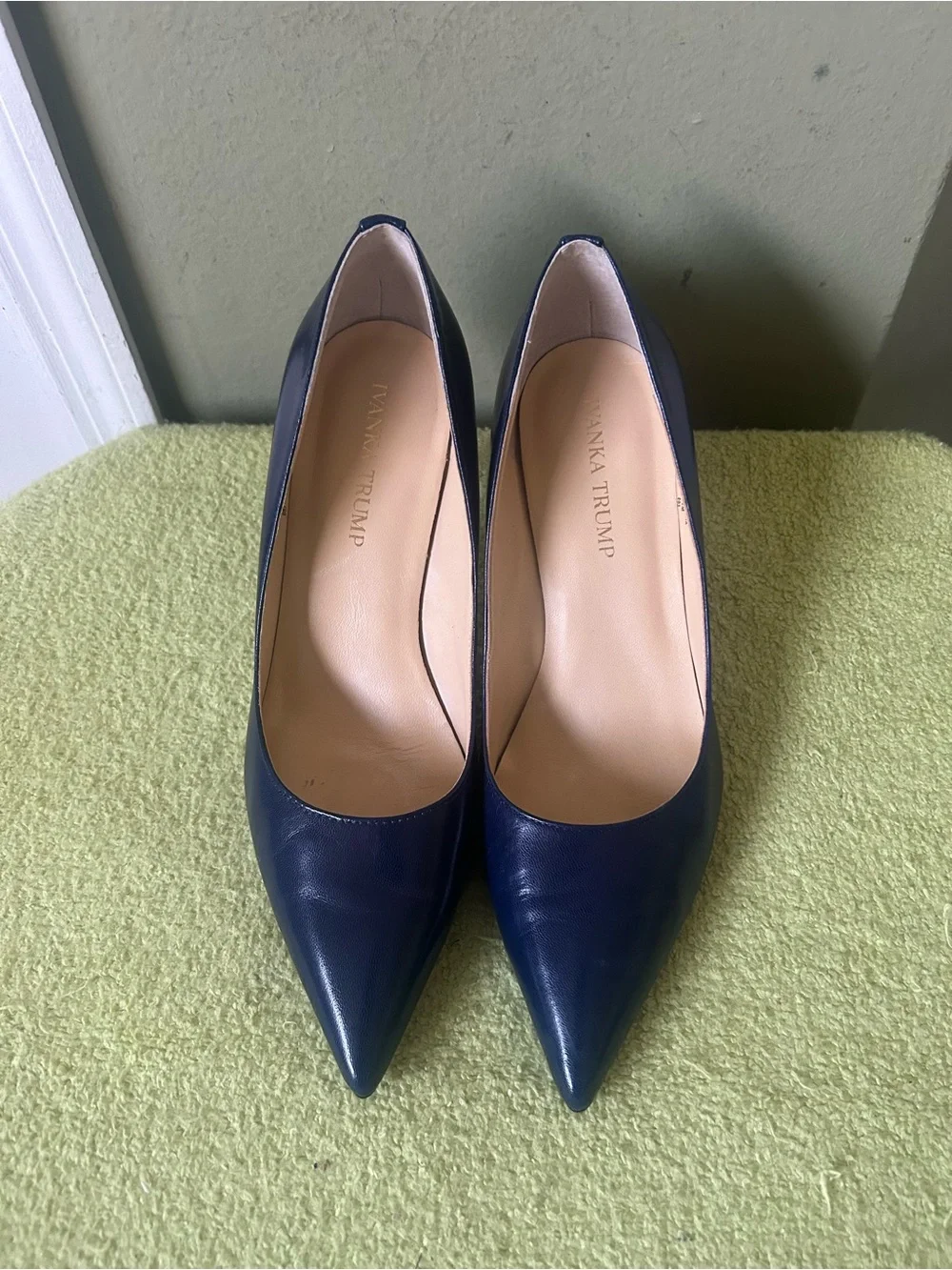 Ivanka Trump Navy Pointed-Toe Pumps Sz 8.5